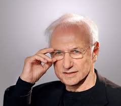 Weese joined the Chicago firm of SOM in 1945. In 1947, Weese started his  independent design firm, Harry Weese Associates. By the late 1950s, Weese  began to receive major commissions such as