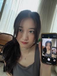 🧏🏻‍♀️✨✨👁️👄👁️