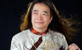 Bà xã kém 20 tuổi của nghệ sĩ đàn bầu Phạm Đức Thành ghen với fan cuồng của  ông xã