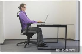 Und je ergonomischer du sitzt, umso besser kannst du frisch und entspannt deinen arbeiten nachgehen. Leinwandbild Richtige Sitzposition Am Laptop Pixers Wir Leben Um Zu Verandern