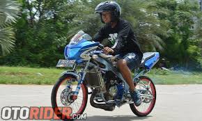 Harga stiker motor dari prostiker bervariasi tergantung dari jenis motor informasi produk dan pemesanan silahkan hubungi customer service kami. Modifikasi Kawasaki Ninja R 2011 Gaya Street Racing Klimis