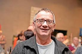 Unter der rosa Wolldecke