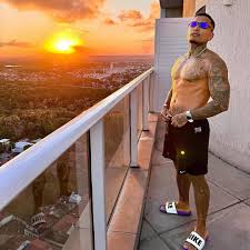 Ex participante de a fazenda Dynho Alves pelado batendo punheta » SEXO GAY