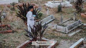 Untuk melakukan ziarah, perlu diketahui terlebih dahulu tata cara ziarah kubur yang sesuai dengan sunnah dan ajaran agama islam agar praktik yang terjadi di lapangan tidak salah kaprah. Ziarah Kubur Bagaimanakah Hukumnya Sunnah Atau Musyrik Pecihitam Org