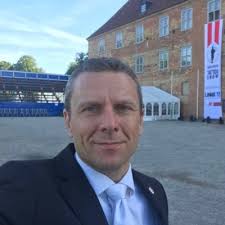 thomas auerbach (@AuerbachThomas)