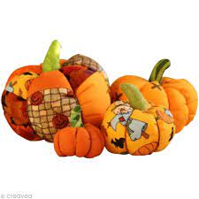Chaque morceau sur le pli et droit fil pour la culotte. Tuto Halloween Fabriquer Des Citrouilles En Tissu Idees Conseils Et Tuto Halloween