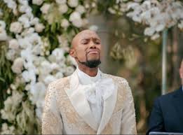 Fans also noticed that the two personalities had removed each other's surnames from their social media display names. It Ends In Tiers As Mohale Allegedly Serves Somizi With Divorce Papers