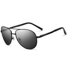 Car les lunettes solaires sont portées quotidiennement par des milliers de personnes, il faut choisir une monture conforme à votre visage mais surtout de choisir une. Lunette De Soleil Polaroid Pas Cher Homme Femme Dark Label Shop Dark Label Shop