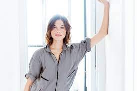 emily weiss founder ceo glossier emily weiss career girl daily emily weiss style