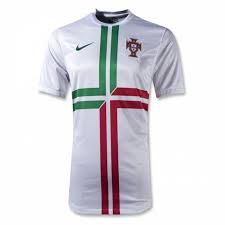 Zu jedem großen turnier wie der weltmeisterschaft oder der europameisterschaft warten wir gespannt auf die neuen fußballtrikots. Trikots Von Portugal Heim Auswarts
