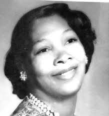 Ella Hinkle's Instagram, Twitter & Facebook