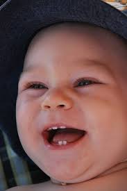 Https Xn Babyhngematte Test Ptb De Wie Sieht Es Aus Wenn Baby Zaehne Bekommt