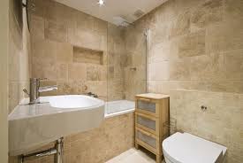 Découvrez nos idées originales ainsi notre savoir faire grâce à nos conseillés qui vous oriente et vous guide tout au long de vos travaux. Carrelage Travertin Salle De Bain Et Comment Le Choisir Pour Plus De Confort Salle De Bain Travertin Salle De Bain Beige Carrelage Travertin