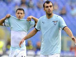 Bir dönem galatasaray forması da giyen goran pandev, 37 yaşında i̇lk olarak 2001'de milli olan pandev, 20 yıl sonra ilk kez avrupa şampiyonası maçına çıktı ve takımı adına ilk golü atan isim oldu. Report Fiorentina Chase Lazio Stars Goran Pandev And Mauro Zarate Goal Com