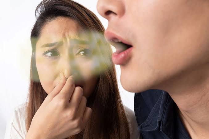 Miệng hôi và đắng: Dấu hiệu và cách chữa