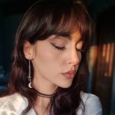 le artiste usano calze a rete non lucide per uniformare l'incarnazione.  lucide mai