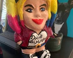 Harley Quinn Parodie Figur, massiver Gartenzwerg, Gartenzwerg 24 cm,  inspiriert von DC Comics Batman, Birds of Prey Parodie, garten deko