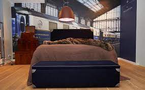 With tréca mattresses, the night carries you off to an haute couture slumber, to a world of elegant indolence. Treca Betten