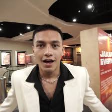 Jakarta vs everybody adalah film terbaru di bulan juni yang wajib kamu tonton di bioskop. Cinema Xxi Ø¹Ù„Ù‰ ØªÙˆÙŠØªØ± Jakarta Vs Everybody Bikin Teman Teman Yang Sudah Nonton Duluan Saat Gala Premiere Pada Happy Dan Puas Film Yang Berani Cast Yang Luar Biasa Style Yang Fluid Wah Bikin
