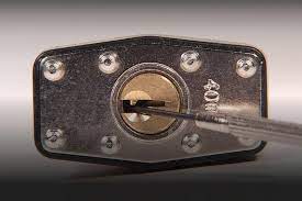 If you lose the key or leave the keys to your house, then, want to enter the house without breaking the lock? How To Open A Door Lock Without A Key 15 Tips For Getting Inside A Car Or House When Locked Out Lock Picking Wonderhowto