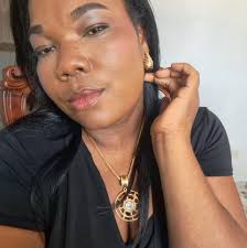 Los Aguilucho con las manos arriba!