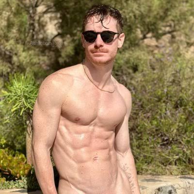 A sleepy "GOOD MORNING" from the bathroom! Enjoy your Friday! #friday #gay # ginger #abs #muscle #bro #fitguy #hotmen #redhead #nudist #naked #morning #friday #softcock #chest #nudistlife #nudistas #nudismo