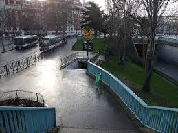 La Station De Metro Place De La Porte De Saint Cloud Outdoor Decor Outdoor Paris