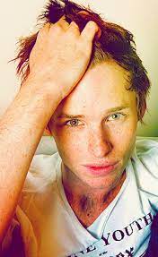 Red Hair Green Eyes And Tons Of Freckles Eddie Redmayne Is Your Typical Ginger And I Love It Red Hair Men Eddie Redmayne Ginger Men