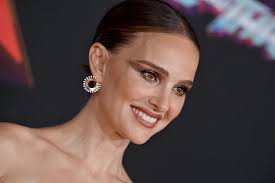 Natalie Portman exhibe el resultado de su entrenamiento físico en el  estreno de 'Thor'