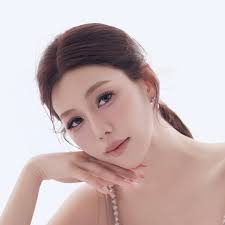 Stunning blush pink chesterfield sofa 🛋️ ONLY £199! Few small marks  nothing major 🛋️