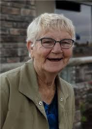 Elaine Dejong's Instagram, Twitter & Facebook