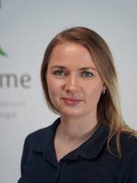 mitarbeiter 👉🏻 Wir stellen unsere Physios vor: Heute ist @eva.kipper dran  😏 . . . #physio4me #2wei #erfurtbewegt #gesund #fitundgesund  #therapieerfurt #trainingerfurt #poliklinikerfurt #erfurttrainiert  #physiotherapieerfurt #ergo4me #physio ...