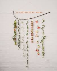 Diy Flower Garland Wall Hanging The Kitchy Kitchen Diy Garland Diy Flowers Floral Garland