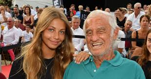 Le couple se marie en décembre 2002, et donne naissance à une fille, stella, en août 2003. Jean Paul Belmondo Rare Confidences With His Daughter Stella 16 Years Old