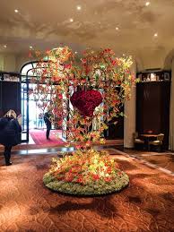 Creation Florale Du Fleuriste Baptiste Pitou Pour Le Royal Monceau Raffles Paris Paris Cote Jardin Fleuriste Royal Monceau Creations