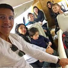 Alexis creció en la ciudad de tocopilla, en el norte de chile, donde tuvo que enfrentar complejos episodios de pobreza. Alexis Sanchez Wiki 2021 Girlfriend Salary Tattoo Cars Houses And Net Worth