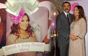 Demet akalın annesi şenay akalınla ocakbaşı keyfi yaptı. Demet Akalin Anne Oldu