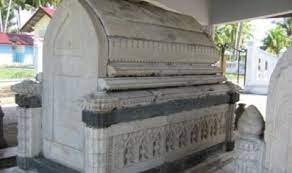 Batu nisan maulana malik ibrahim di gresik berangka tahun. Melihat Makam Penyebar Islam Di Nusantara 2 Republika Online