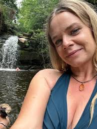 Hello, I'm Daniel and something to know about me is I think just being and  allowing my being to feel the way through life is as close to happiness as  I know. |