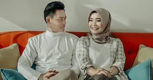 Jika anda mempunyai pekerja yang kaki ponteng. Bila Dah Kahwin Jangan Lupa Jaga Penampilan Walaupun Berada Di Dalam Rumah