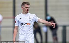Matthias Ginter Confirms Chelsea Interest But German Says He S Staying At Borussia Monchengladbach Daily Mail Online