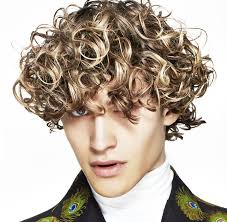Quali saranno le tendenze dei tagli capelli ricci uomo nel 2020? Tagli Capelli Uomo Moda 2020 Daily Man