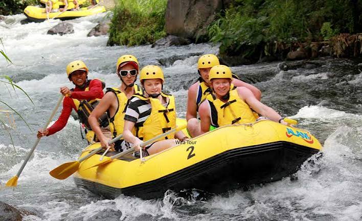 Menikmati tantangan Rafting Telaga Waja
