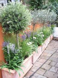 30 Small Garden Ideas Designs And Diy Inspiration Small Patio Garden Small Gardens Courtyard Gardens Design
