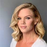 Lisa Mizer's Instagram, Twitter & Facebook