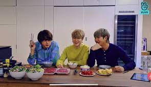 Jin studierte an der konkuk university. Bts Voting Board On Twitter Bts Trends 1 Btsxmusicares 12 Jin Jimin 26 Bts Live 29 Jins Hair Jin Jimin And Rm Are Currently Live One Vlive App Doing A Cooking