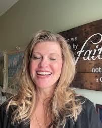 Christi Holt's Instagram, Twitter & Facebook