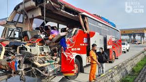 Contoh berita acara kegiatan, kejadian, pemeriksaan, kerusakan barang, kehilangan, dll. Tewaskan 4 Orang Ini Penyebab Kecelakaan Di Jalan Tol Ngawi Kertosono Beritajatim Com