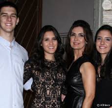 Com sete anos de idade começou a estudar balé, pois sonhava em ser bailarina. Filhos De Fatima Bernardes E William Bonner Ganham Festa Intimista Da Mae 22 Anos Deles Fotos Purepeople