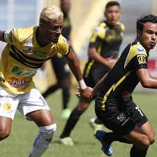 Platense iba a ser el primero en llevar peligro a portería rival, pero rápido, el destroyer iba a tener la respuesta. Platense Es Equipo De Primera Division